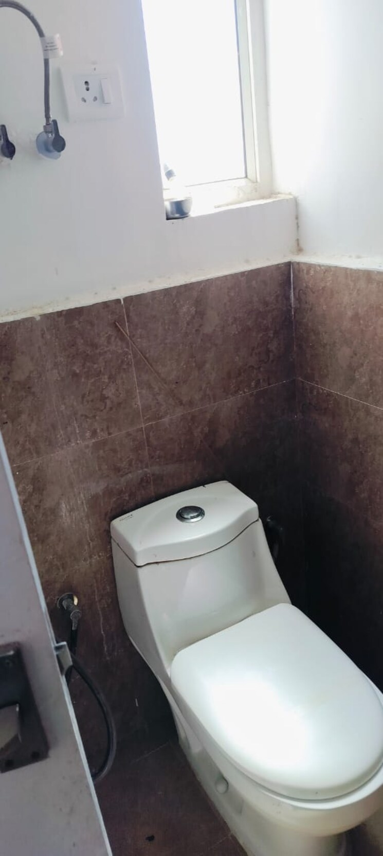 Attached Bathroom, suncity-avenue-76 2 Bedroom 735 Sq.Ft. Apartment In Sector 76 Gurgaon 8400483