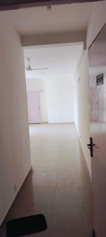Room in 2 BHK Apartment at Suncity Avenue 76, Sector 76 – for Sale