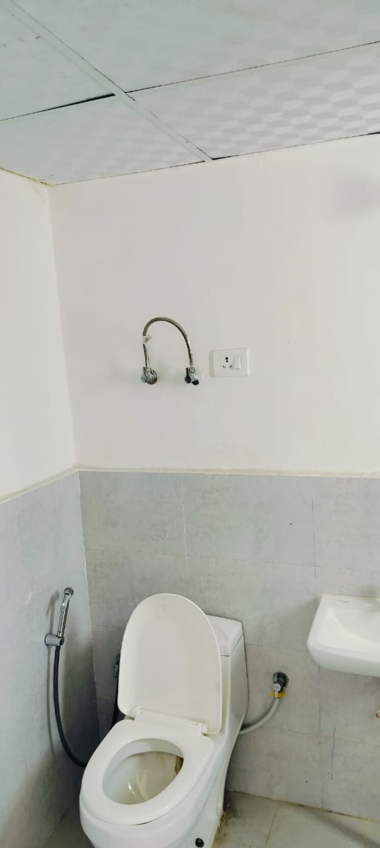 Bathroom, suncity-avenue-76 2 Bedroom 682 Sq.Ft. Apartment In Sector 76 Gurgaon 8400559