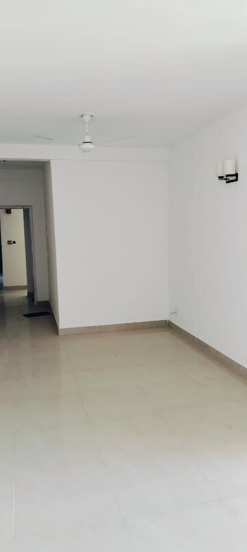 Room in 2 BHK Apartment at Suncity Avenue 76, Sector 76 – for Sale