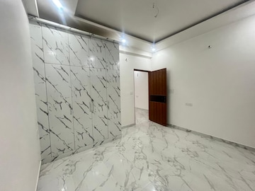 Room in 2 BHK Builder Floor at DLF Vibhuti Khand, Gomti Nagar – for Rent