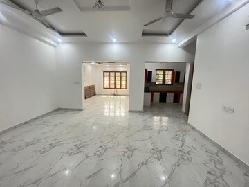 Room in 2 BHK Builder Floor at DLF Vibhuti Khand, Gomti Nagar – for Rent