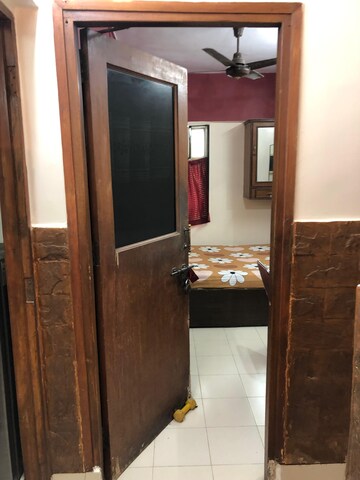 Furnished Amenities in 2 BHK Apartment at Lokhandwala Complex, Andheri West – for Rent