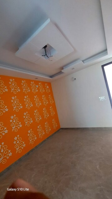 Room in 1 BHK Apartment at New Ashok Nagar – for Sale