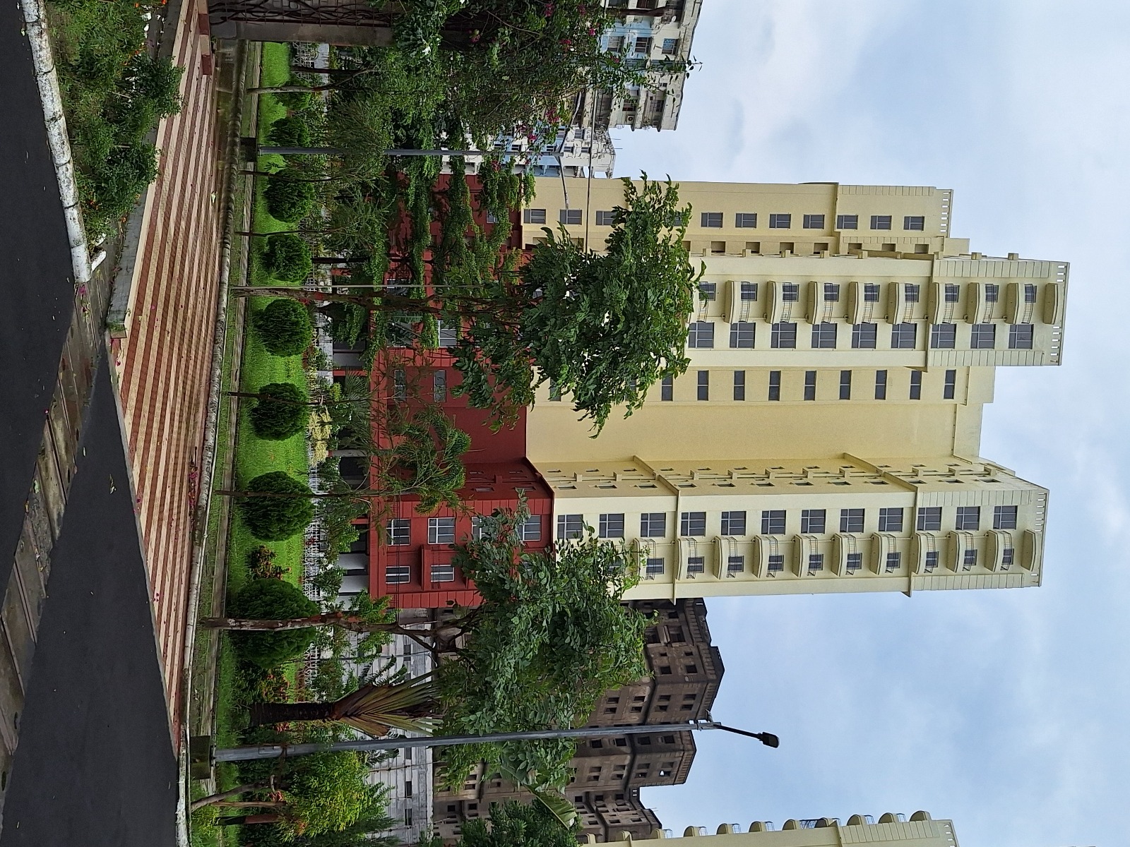 3 BHK + Servant Room Apartment For Sale in Bengal Teen Kanya