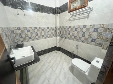 Bedroom in 2 BHK Builder Floor at DLF Vibhuti Khand, Gomti Nagar – for Rent