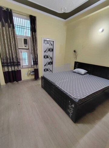Bedroom in 3 BHK Builder Floor at Sector 7 – for Rent