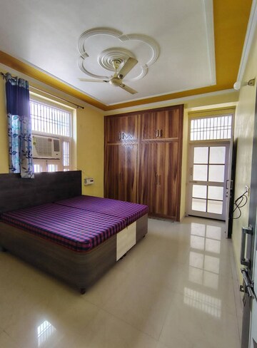 Bedroom in 3 BHK Builder Floor at Sector 7 – for Rent