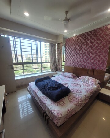 Bedroom in 2.5 BHK Apartment at Oberoi Realty Woods, Goregaon East – for Rent