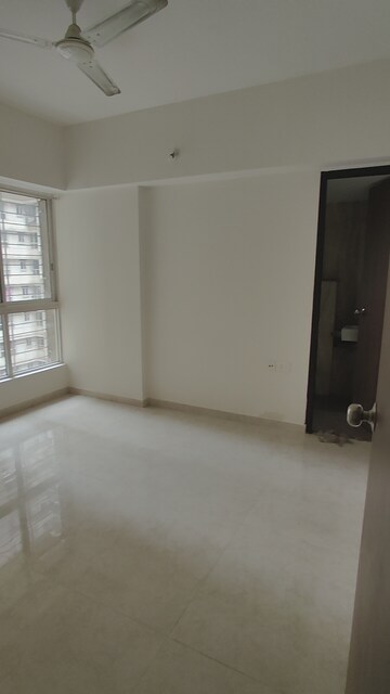 Room in 2 BHK Apartment at Lodha Amara, Kolshet Road – for Rent