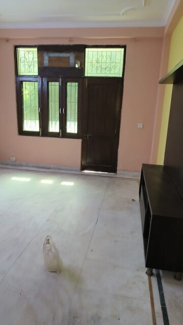 Room in 3 BHK Builder Floor at SS Mayfield Gardens, Sector 51 – for Rent