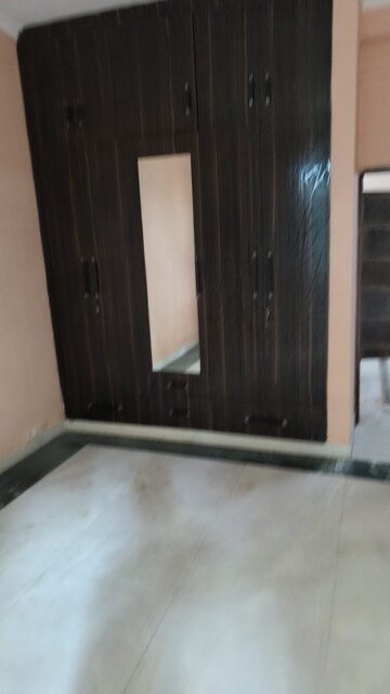 Building Lobby in 3 BHK Builder Floor at SS Mayfield Gardens, Sector 51 – for Rent
