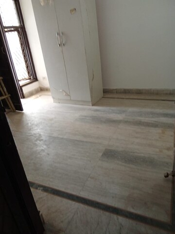 Room in 2 BHK Builder Floor at Paryavaran Complex – for Rent