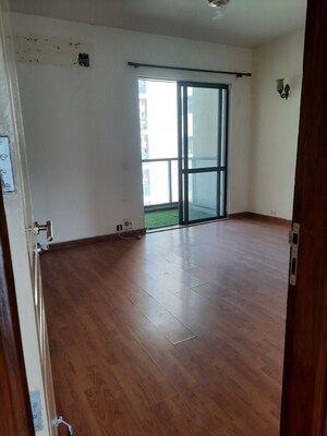 Room in 4 BHK Apartment at Unitech Uniworld Gardens, Sector 47 – for Sale