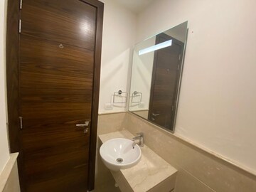 Furnished Amenities in 3 BHK Apartment at M3M Golf Estate, Sector 65 – for Rent