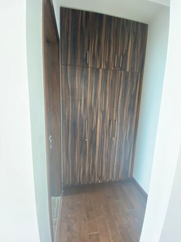 Furnished Amenities in 3 BHK Apartment at M3M Golf Estate, Sector 65 – for Rent