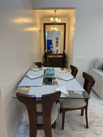 Team Area in 3 BHK Apartment at Khar West – for Rent