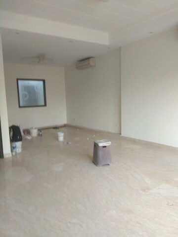 Room in 4 BHK Builder Floor at New Friends Colony – for Rent