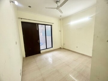 Room in 3 BHK Builder Floor at Sector 40 – for Rent