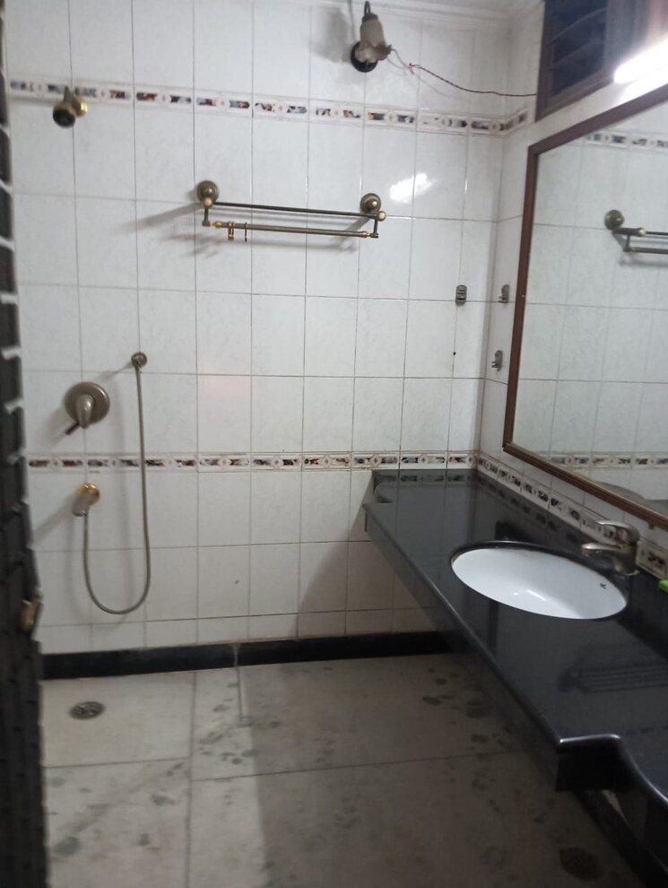 Bathroom, anand lok 4 Bedroom 7200 Sq.Ft. Builder Floor In Anand Lok Delhi 8401341