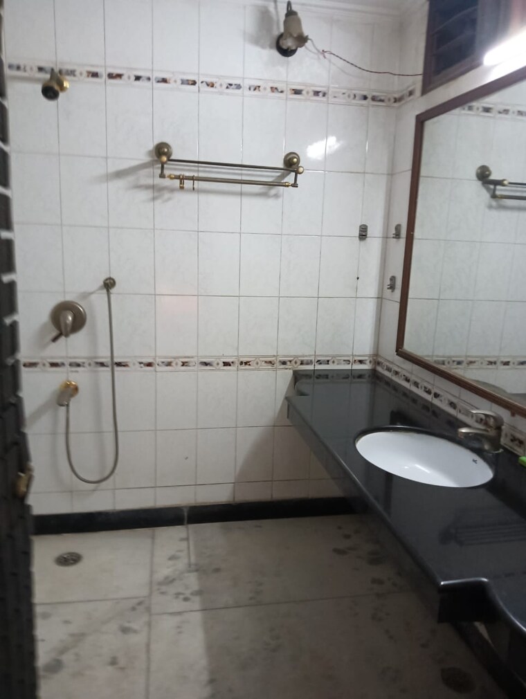 Bathroom, anand lok 4 Bedroom 7200 Sq.Ft. Builder Floor In Anand Lok Delhi 8401341