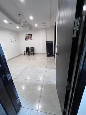 Building Lobby in 3 BHK Apartment at Ardee Mall, Sector 52 – for Rent