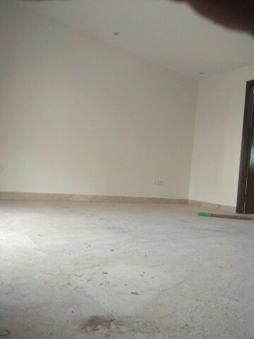 Room in 4 BHK Builder Floor at New Friends Colony – for Rent