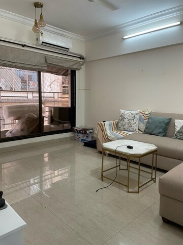 2 BHK Apartment For Rent in Khar West