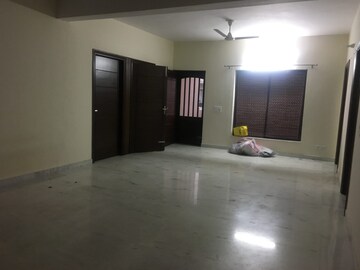 Room in 3 BHK Builder Floor at Sector 47 – for Rent