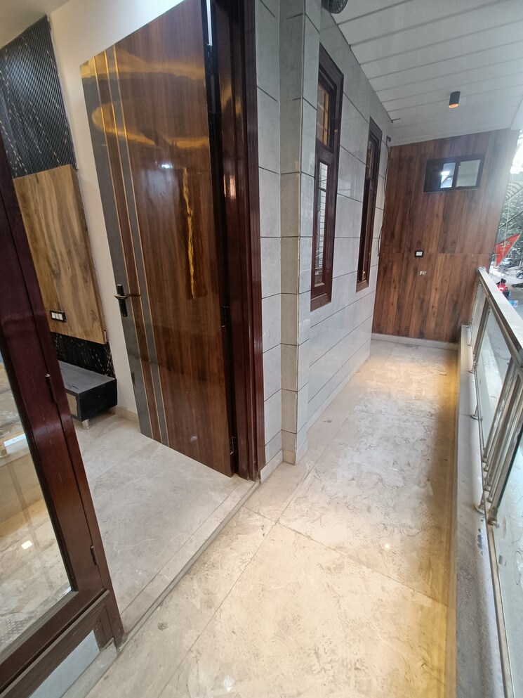 Balcony, param puri 4 Bedroom 150 Sq.Yd. Builder Floor In Param Puri Delhi 8401450