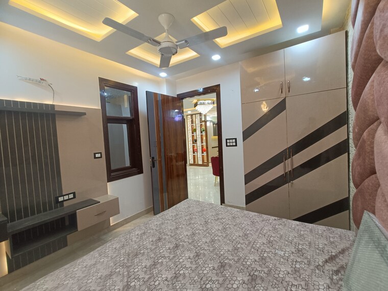 Room, param puri 4 Bedroom 150 Sq.Yd. Builder Floor In Param Puri Delhi 8401450