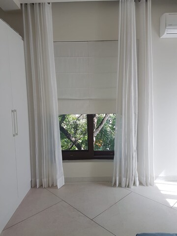 Room in 2 BHK Apartment at Husainabad – for Sale