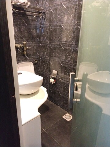 Bathroom in 4 BHK Apartment at Duplex Heights, Andheri West – for Rent