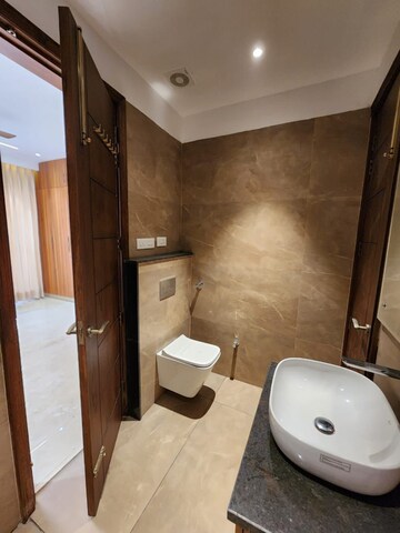 Furnished Amenities in 3 BHK Builder Floor at Sector 11 – for Rent
