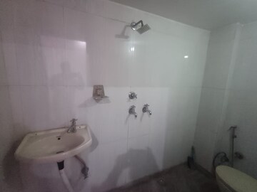 Bathroom in 3 BHK Apartment at Dilshad Garden – for Rent