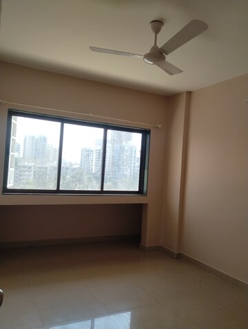 Room in 2 BHK Apartment at Mohini Grace CHS, Andheri West – for Rent