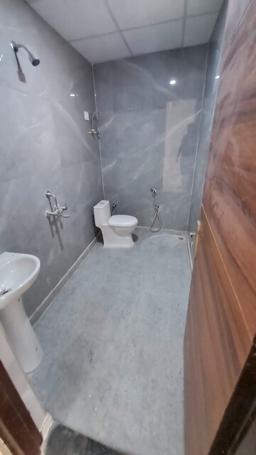 Bathroom in 4 BHK Villa at Vaidpura – for Rent