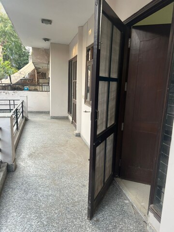 Balcony in 3 BHK Builder Floor at Sector 40 – for Rent