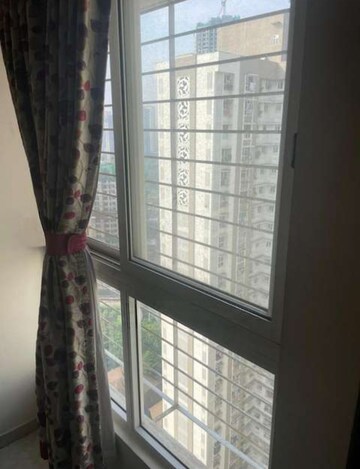 Room in 2 BHK Apartment at Lodha Amara, Kolshet Road – for Rent