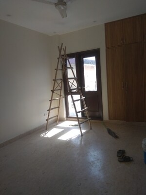 Room in 5 BHK Independent House at New Friends Colony – for Sale