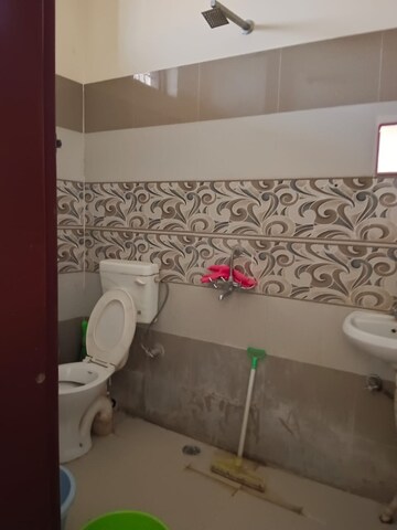 Bathroom in 2 BHK Builder Floor at Sector 40 – for Rent