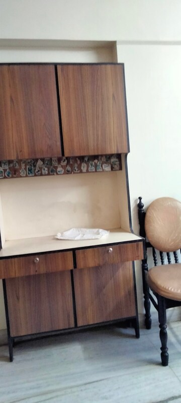 Furnished Amenities in 2 BHK Apartment at Kandivali East – for Rent