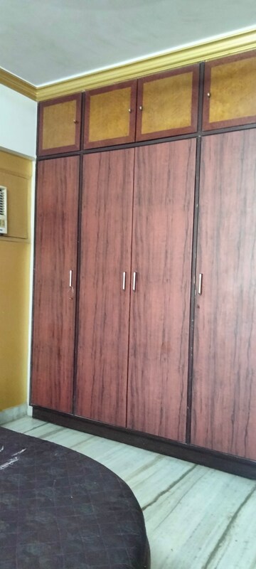 Furnished Amenities in 2 BHK Apartment at Kandivali East – for Rent