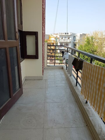 Balcony in 2 BHK Builder Floor at Sector 40 – for Rent