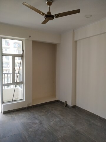 Room in 1 BHK Apartment at Dilshad Garden – for Rent