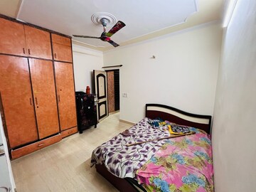 Bedroom in 1 BHK Builder Floor at Sector 40 – for Rent