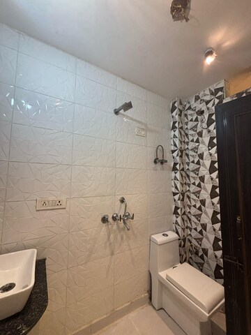 Bathroom in 1 RK Builder Floor at Mayur Vihar Phase 1 – for Rent