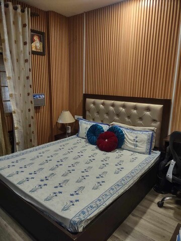 Bedroom in 3 BHK Builder Floor at Unitech South City 1, South City 1 – for Rent