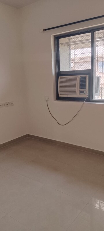 Room in 3 BHK Apartment at Acme Complex 2A, Goregaon West – for Rent