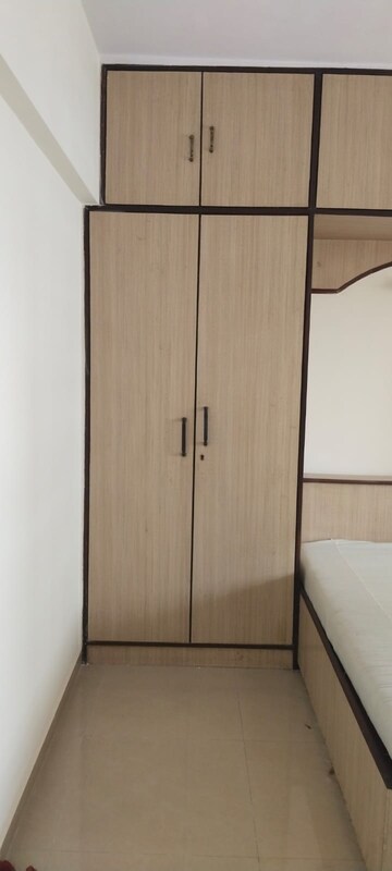 Room in 3 BHK Apartment at Acme Complex 2A, Goregaon West – for Rent